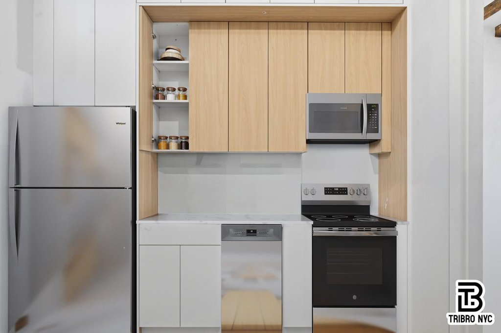 105 Berry Street, Unit 3D photo 2