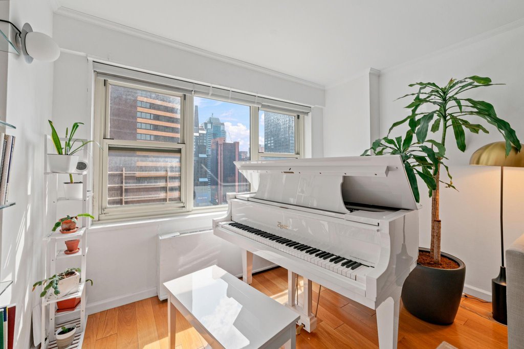 159 West 53rd Street, Unit 31D photo 2