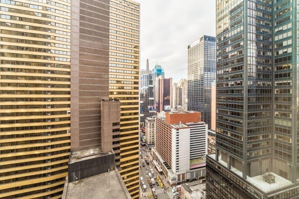 159 West 53rd Street, Unit 31D photo 3