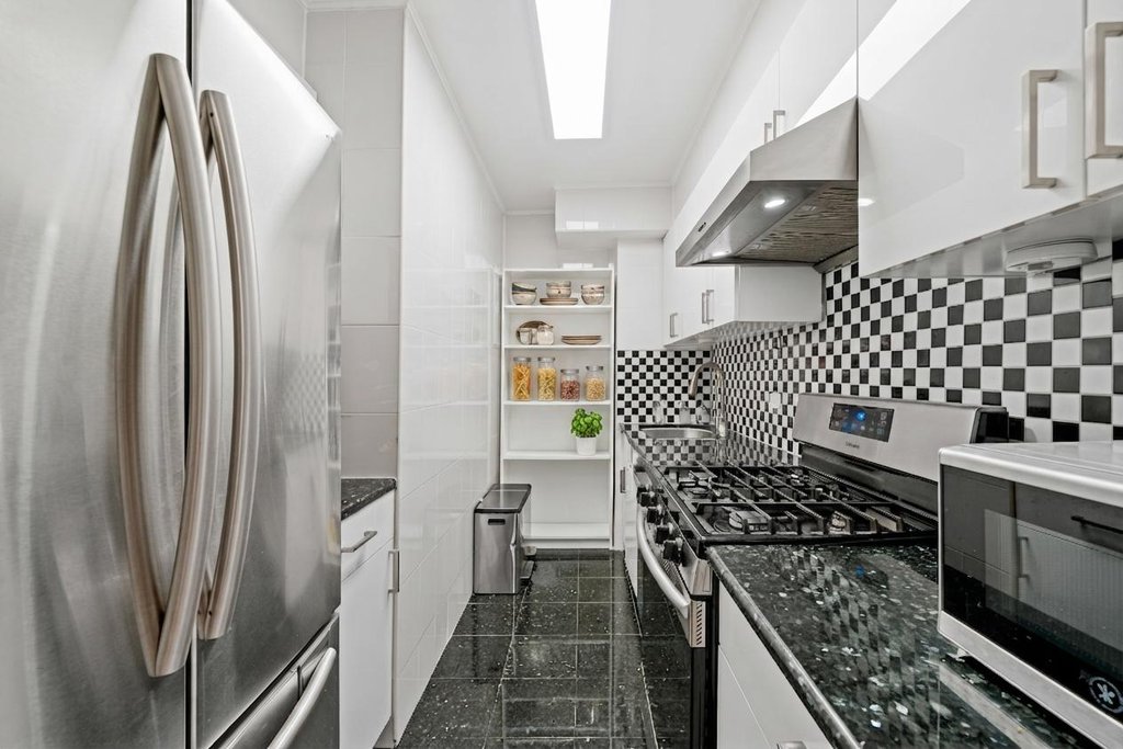 159 West 53rd Street, Unit 31D photo 5