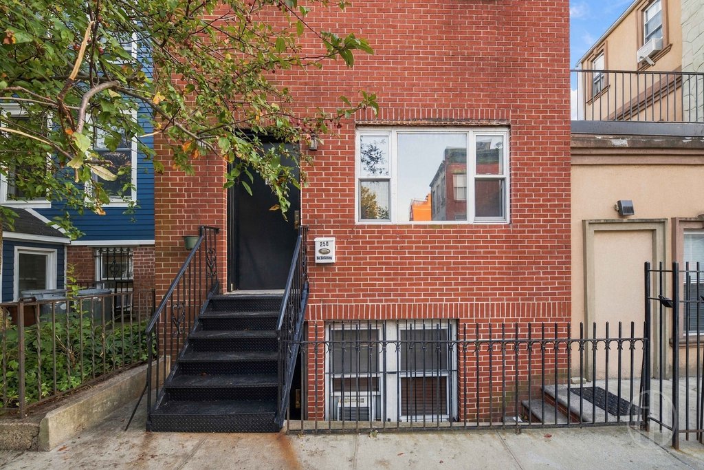 250 16th Street, Unit 1A photo 12