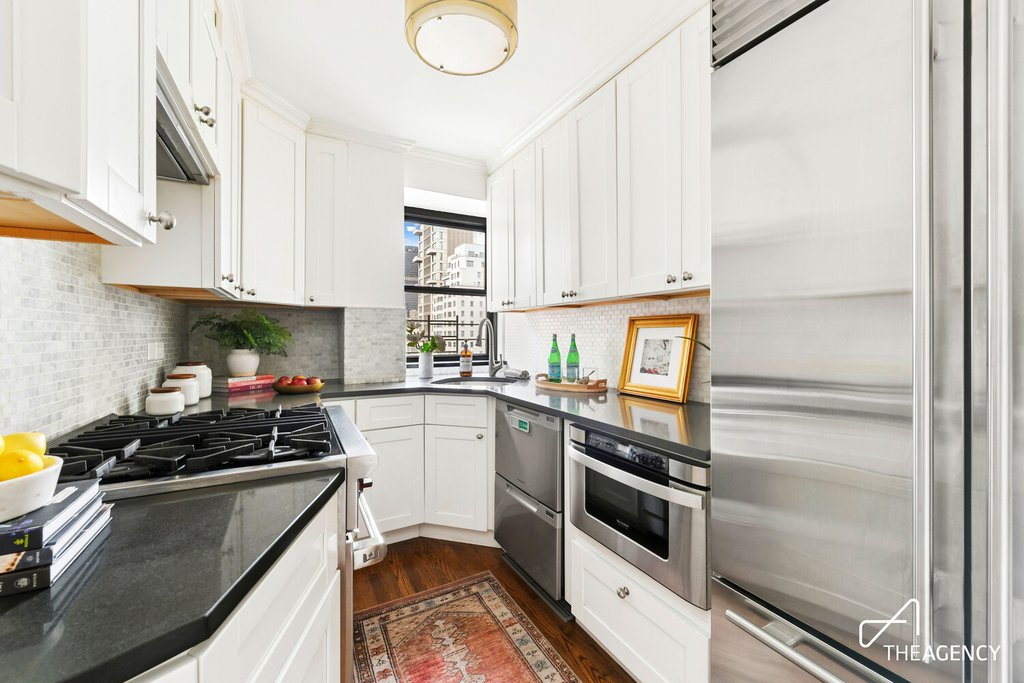301 East 64th Street, Unit 15B photo 5