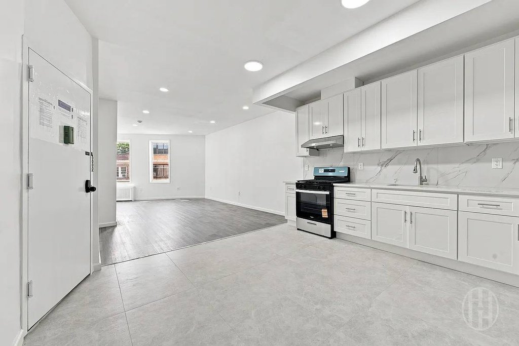 146-07 Jamaica Avenue, Unit 1 photo 6