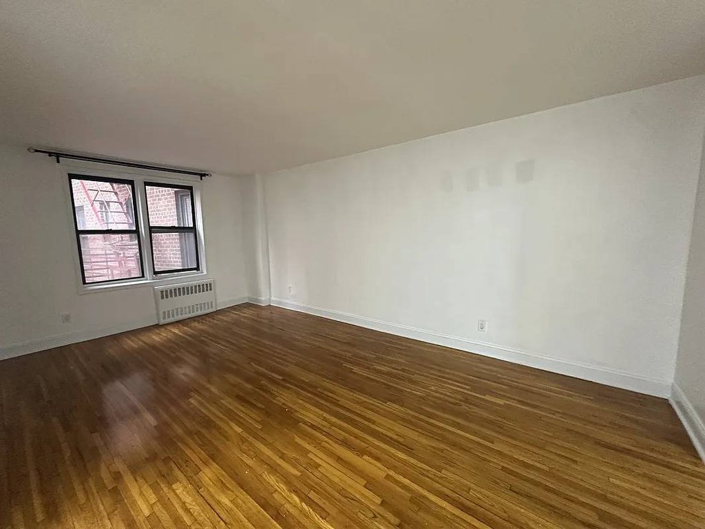 86-11 Whitney Avenue, Unit 3O photo 3
