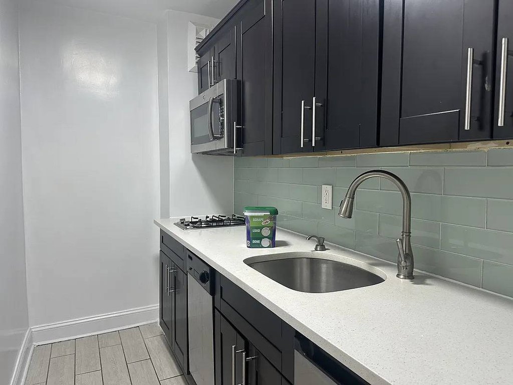 86-11 Whitney Avenue, Unit 3O photo 4