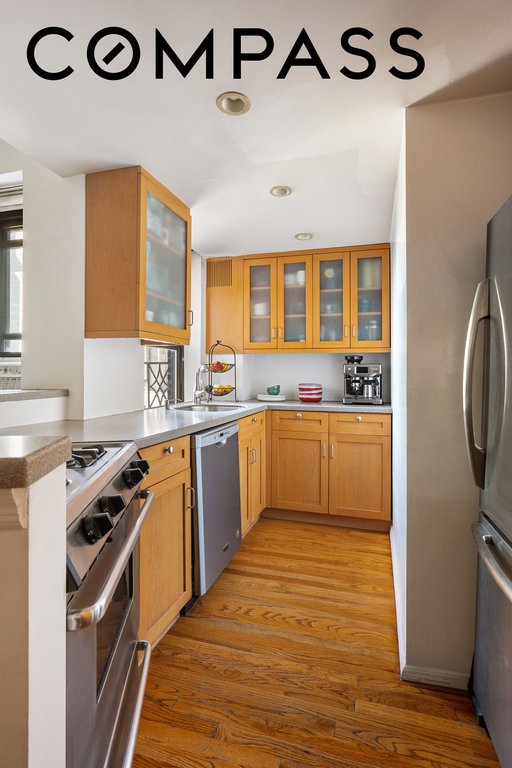 200 East 16th Street, Unit 17E photo 4