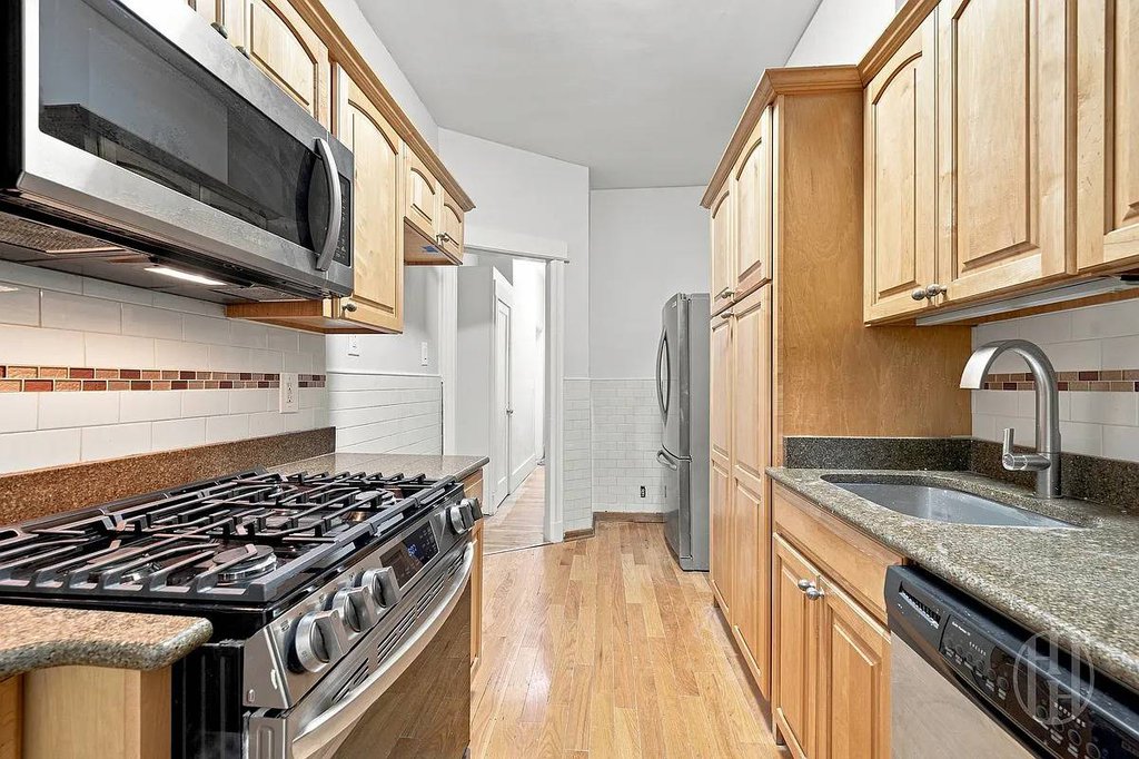204 East 31st Street, Unit AA photo 16