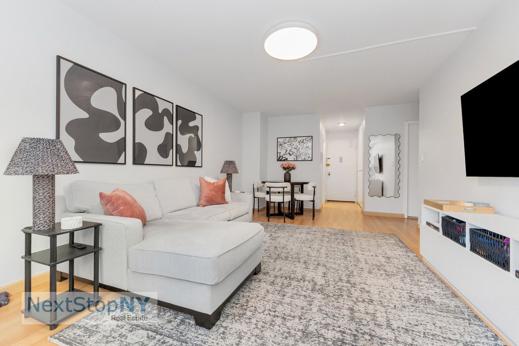245 East 54th Street, Unit 6G photo 2