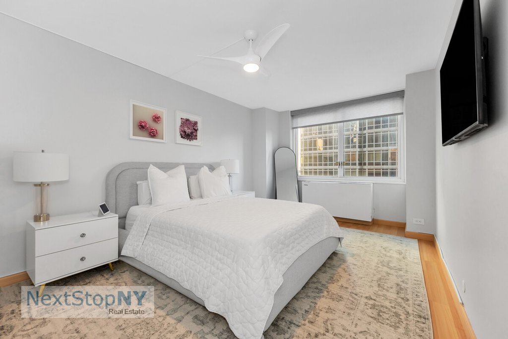 245 East 54th Street, Unit 6G photo 4