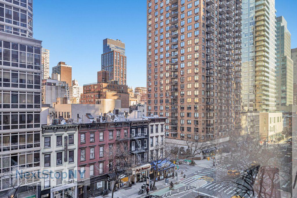 245 East 54th Street, Unit 6G photo 7