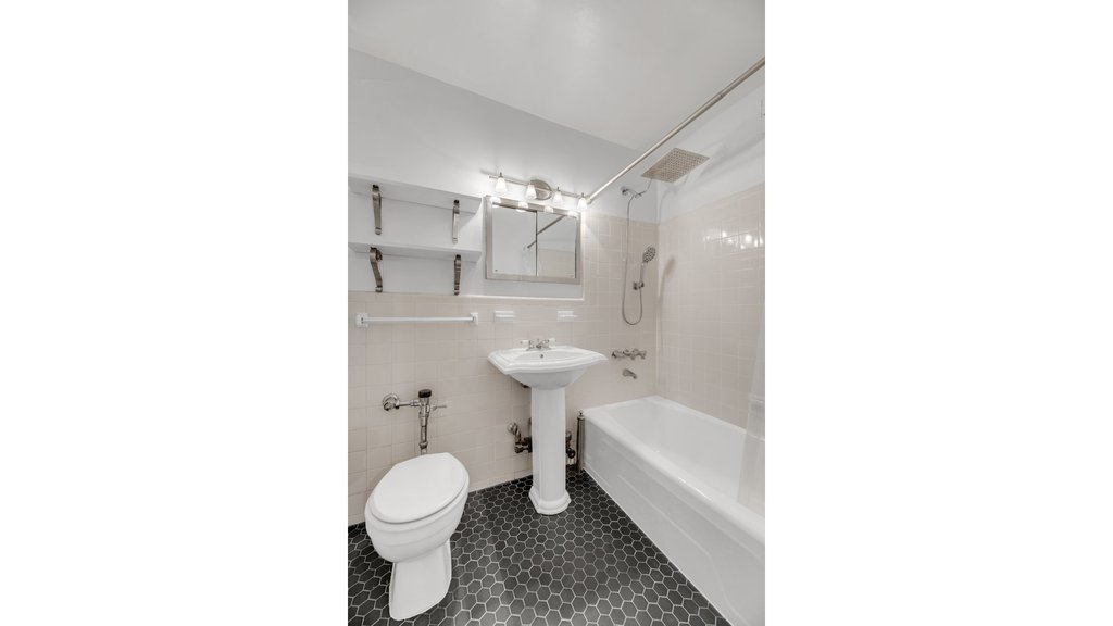400 East 17th Street, Unit 702 photo 8