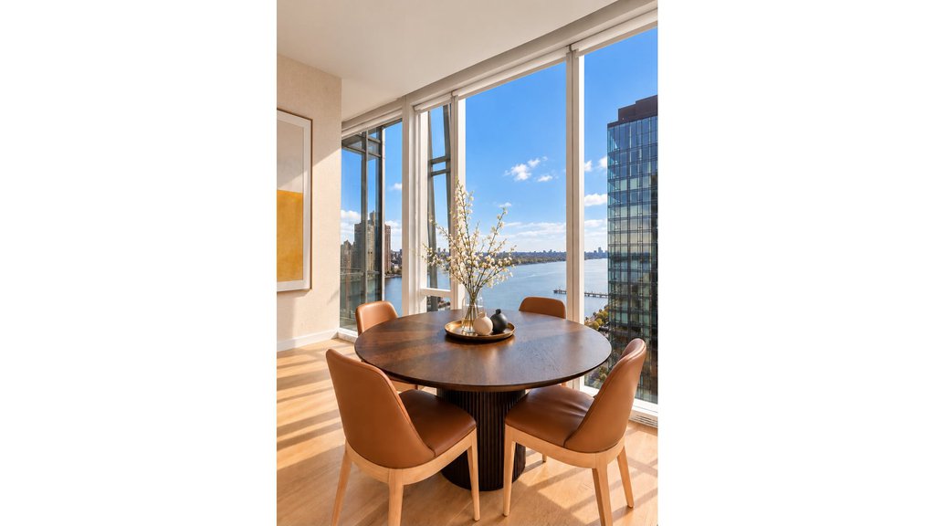 10 Riverside Boulevard, Unit 32D photo 3