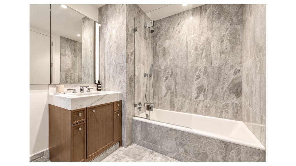 10 Riverside Boulevard, Unit 32D photo 12