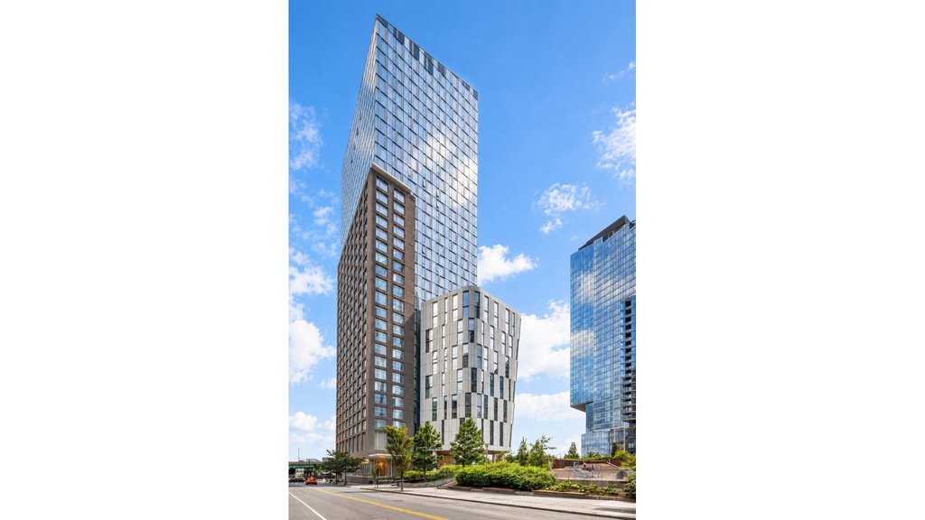 10 Riverside Boulevard, Unit 32D photo 16