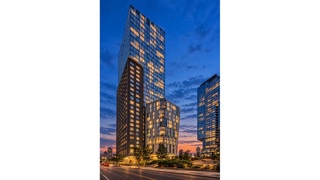 10 Riverside Boulevard, Unit 32D photo 17