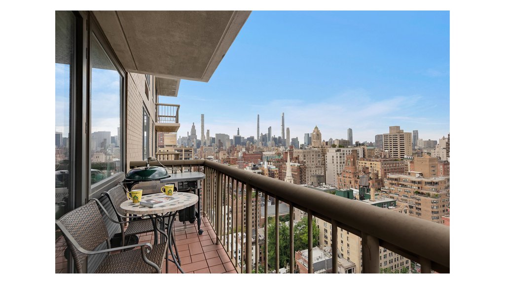 1438 Third Avenue, Unit 24B photo 2