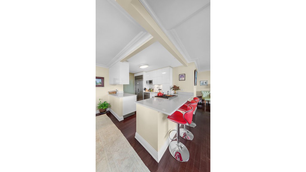 1438 Third Avenue, Unit 24B photo 5