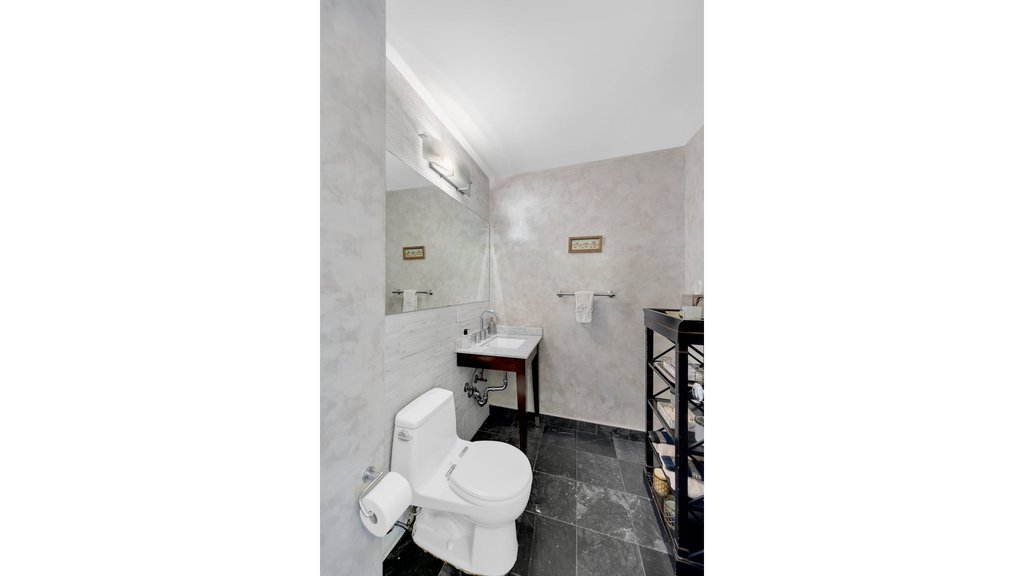 1438 Third Avenue, Unit 24B photo 13