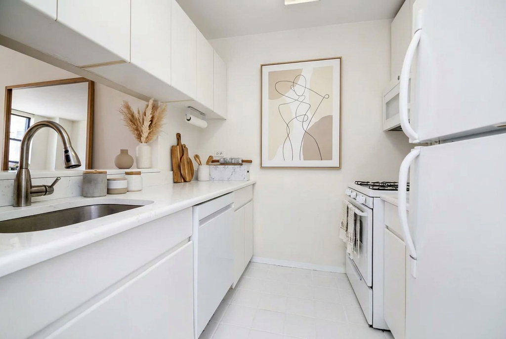 215 West 95th Street, Unit 15A photo 2