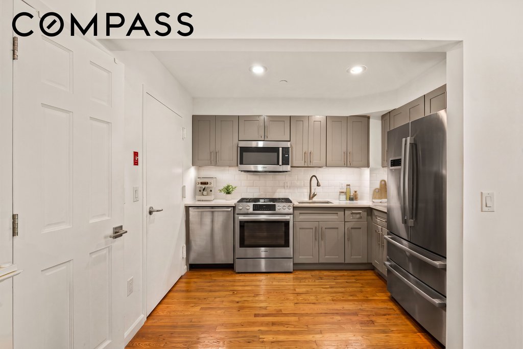 976 Metropolitan Avenue, Unit 1B photo 8