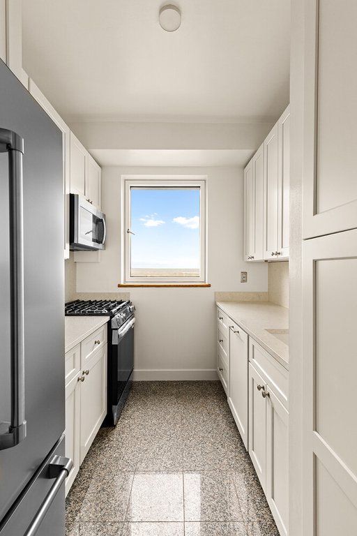 301 West 57th Street, Unit 45E photo 6