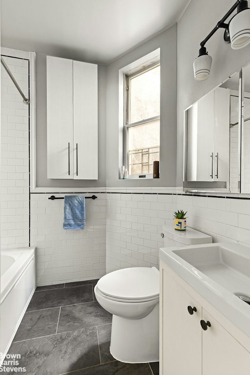 246 Fifth Avenue, Unit 4R photo 6