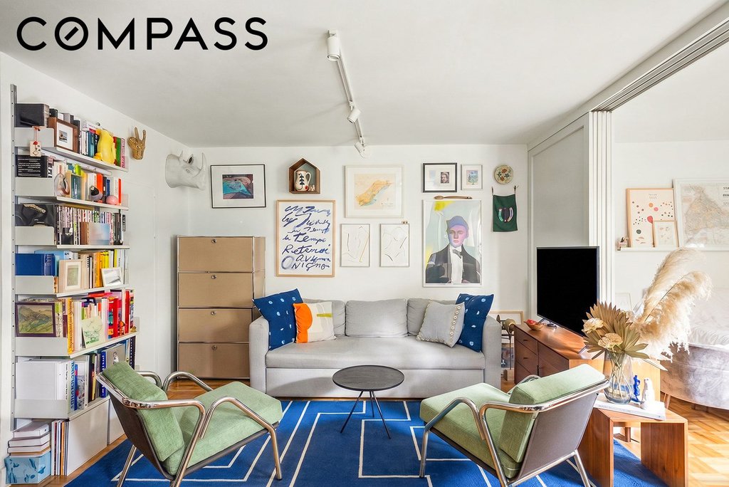 210 East Broadway, Unit H302