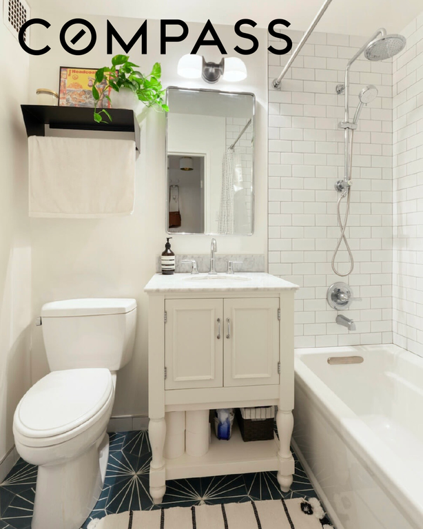 210 East Broadway, Unit H302 photo 6