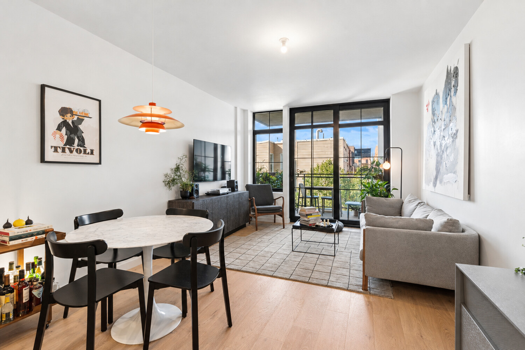 173 MC GUINNESS Boulevard, Unit 4A