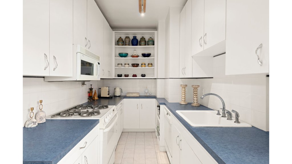 83-10 35th Avenue, Unit 6K photo 3
