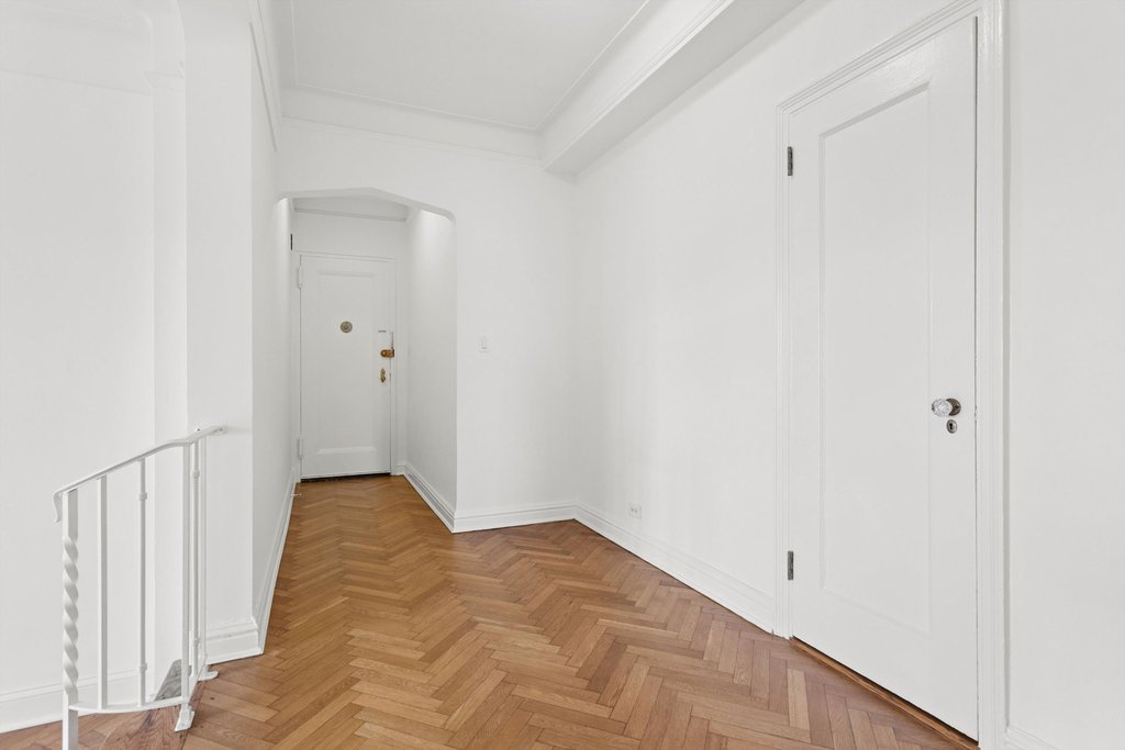 255 Cabrini Boulevard, Unit 6G photo 4