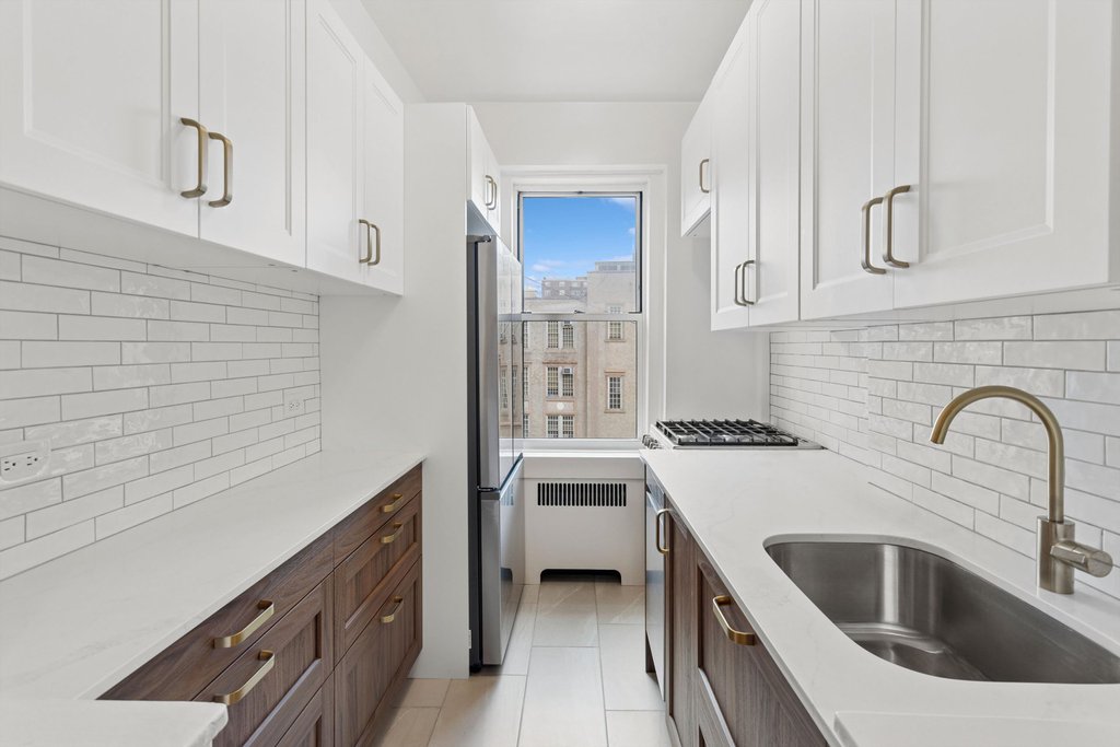 255 Cabrini Boulevard, Unit 6G photo 6