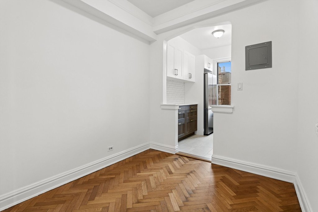 255 Cabrini Boulevard, Unit 6G photo 7