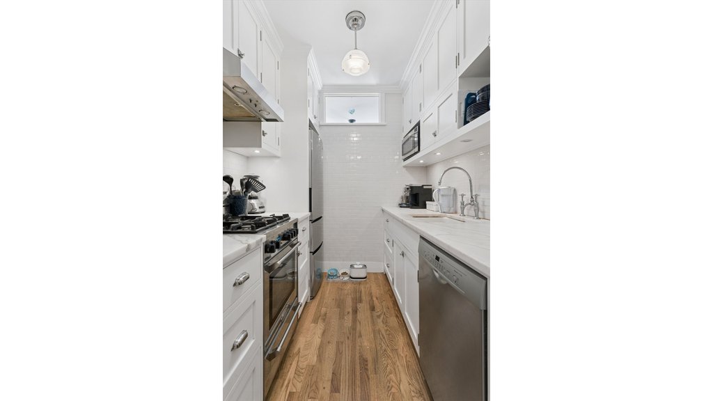 65 West 95th Street, Unit 8B photo 4
