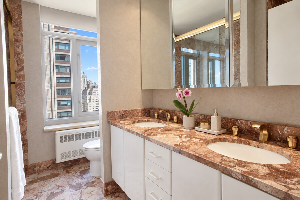 188 East 64th Street, Unit 2006 photo 5