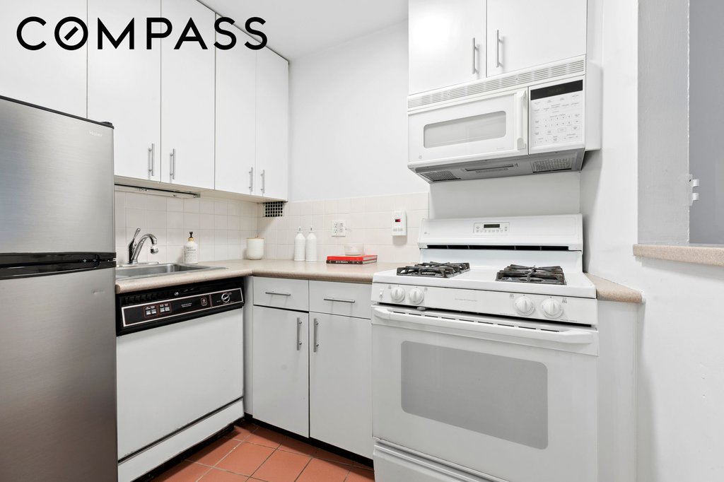 2 Charlton Street, Unit 11B photo 4