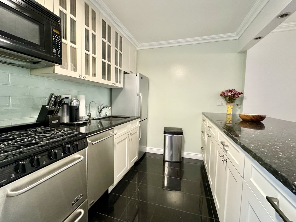 222 West 14th Street, Unit 2H photo 8