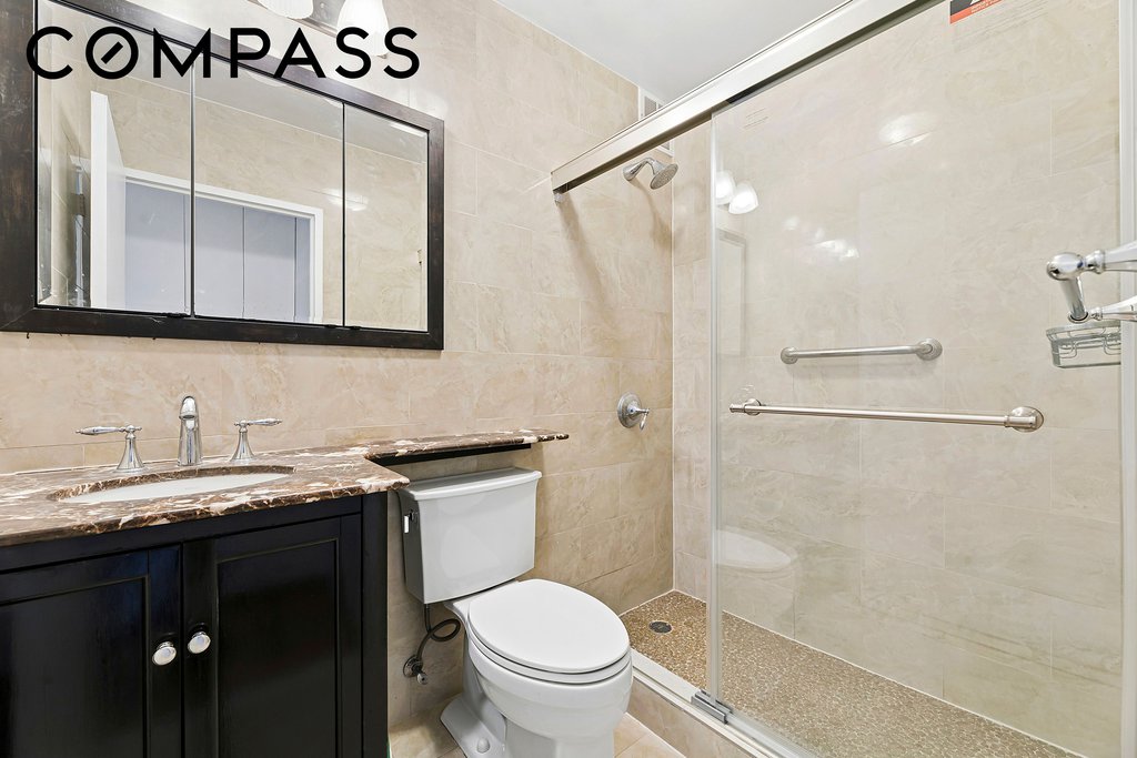 220 East 65th Street, Unit 8J photo 4