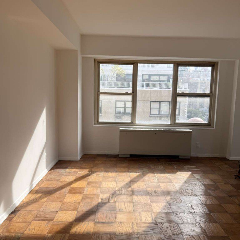 370 East 76th Street, Unit C1406 photo 2