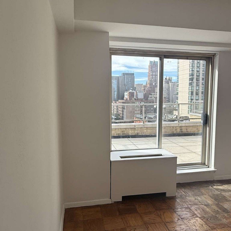 370 East 76th Street, Unit C1406 photo 4