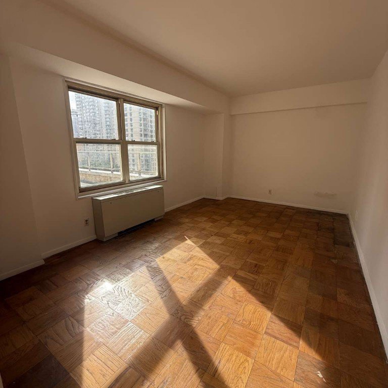 370 East 76th Street, Unit C1406 photo 6