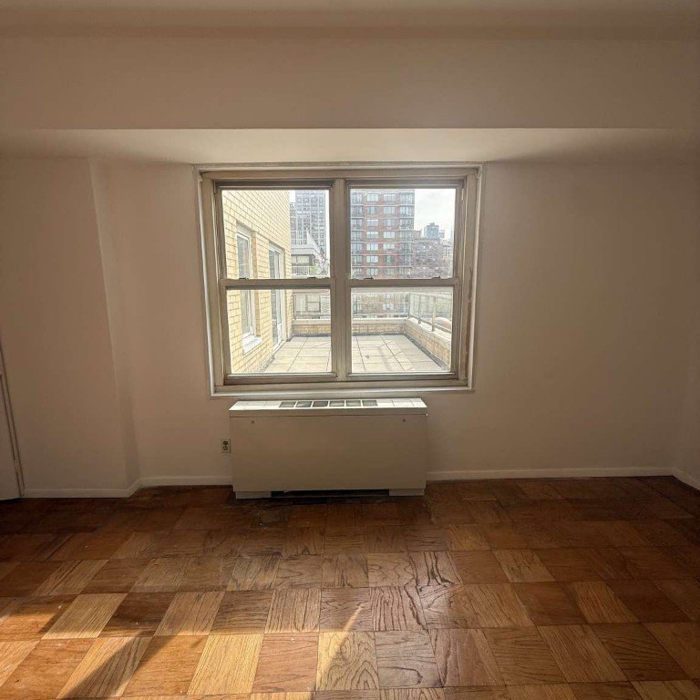 370 East 76th Street, Unit C1406 photo 7