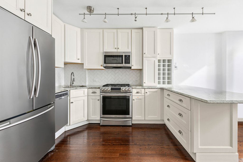 21 South End Avenue, Unit 207 photo 4