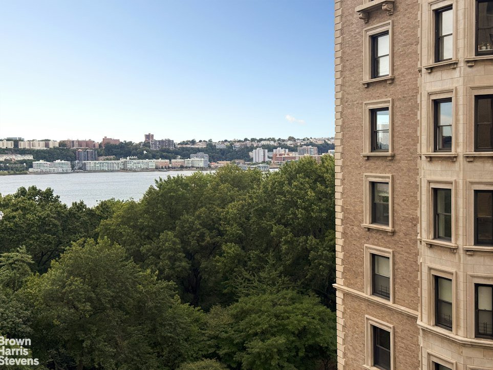 186 Riverside Drive, Unit 9B photo 2