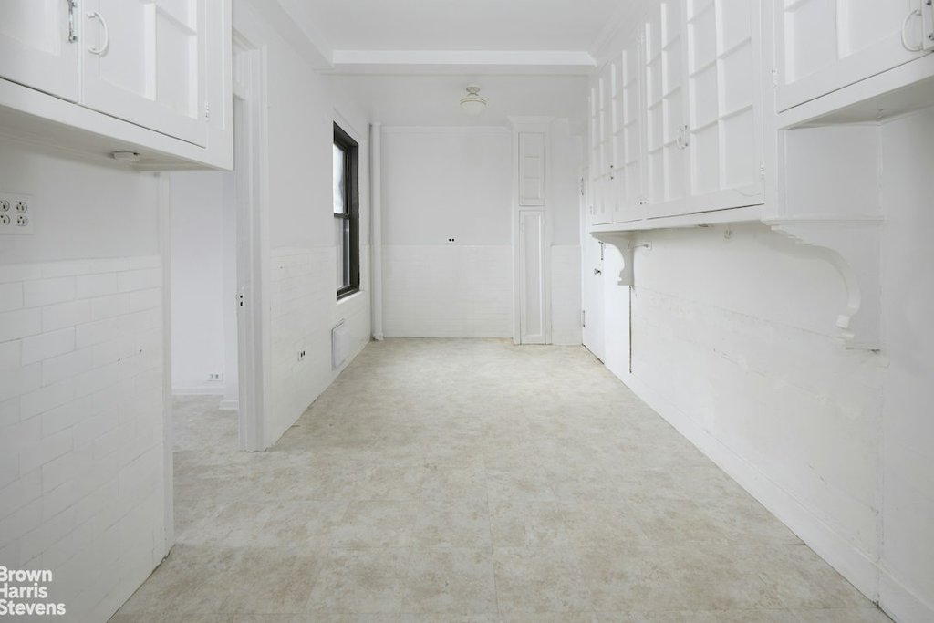 186 Riverside Drive, Unit 9B photo 8
