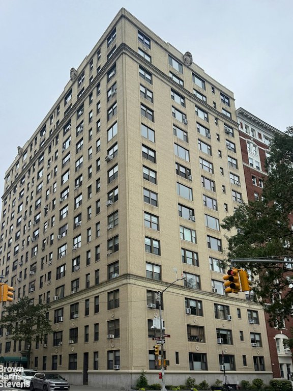 186 Riverside Drive, Unit 9B photo 18
