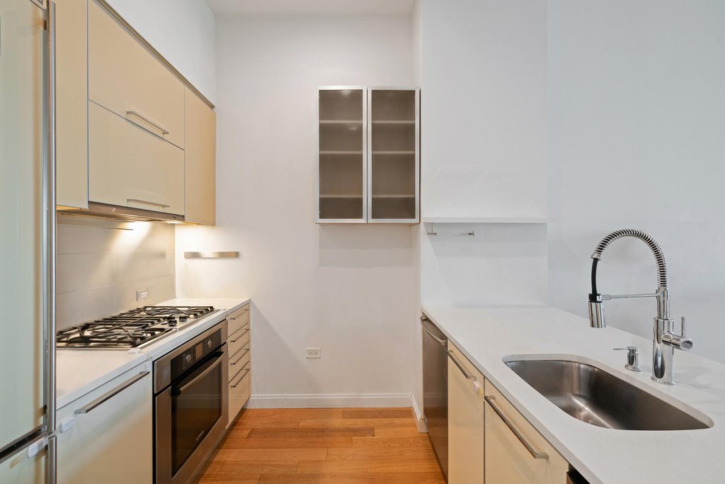 11-02 49th Avenue, Unit 6M photo 3