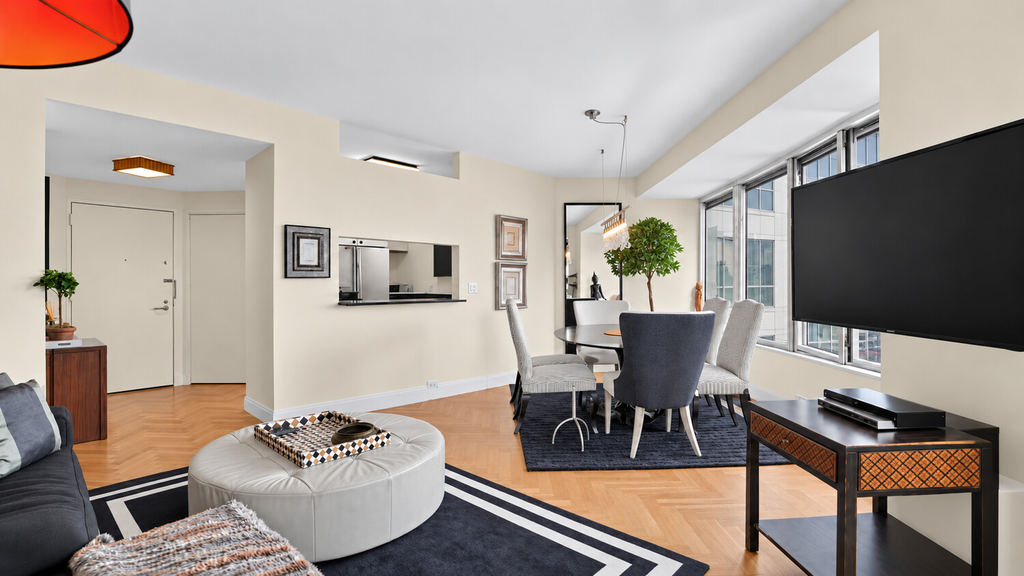 150 West 56th Street, Unit 5003 photo 2