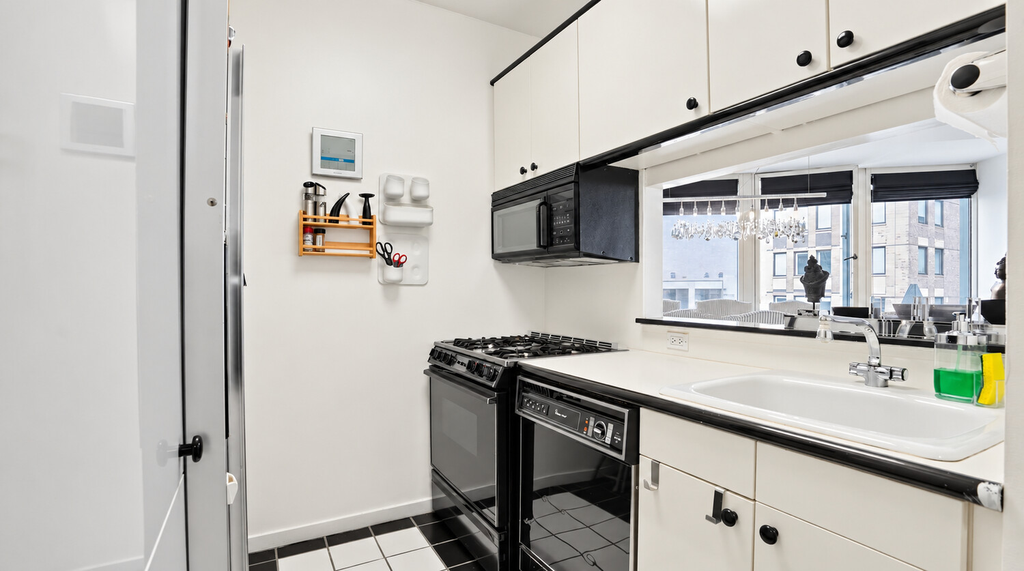150 West 56th Street, Unit 5003 photo 6