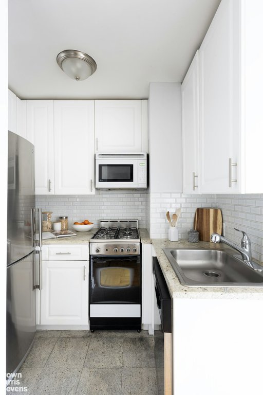 233 East 69th Street, Unit 17M photo 7